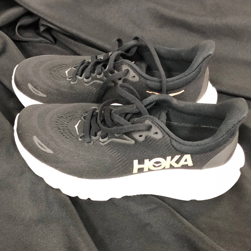 Women’s Arahi 8 Hoka Black and White Lightweight Running Sneakers